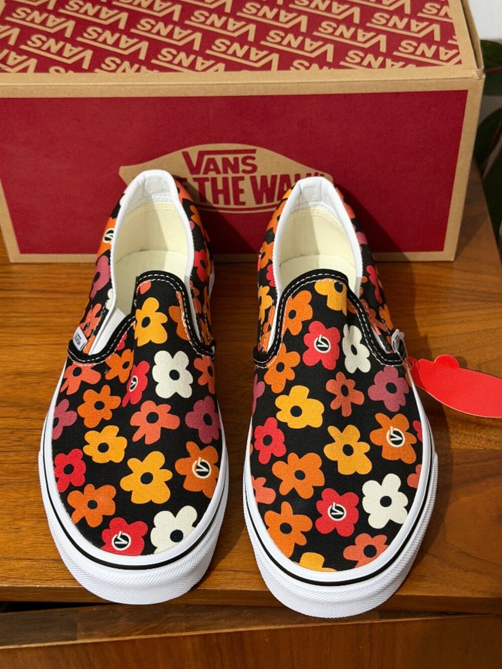 Vans classic Slip on  Flower Shoe Sneakers Floral Men 7.5 Woman 9 NEW IN BOX
